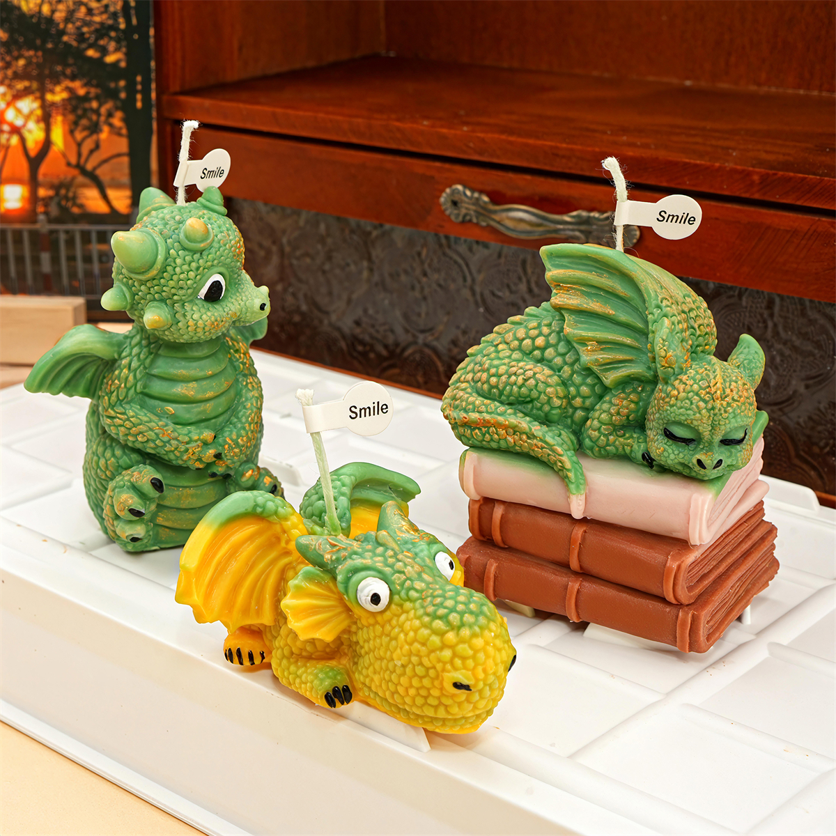 Cute Sleeping Dragon Candle Mo - Soap Making Book avaliação e preço